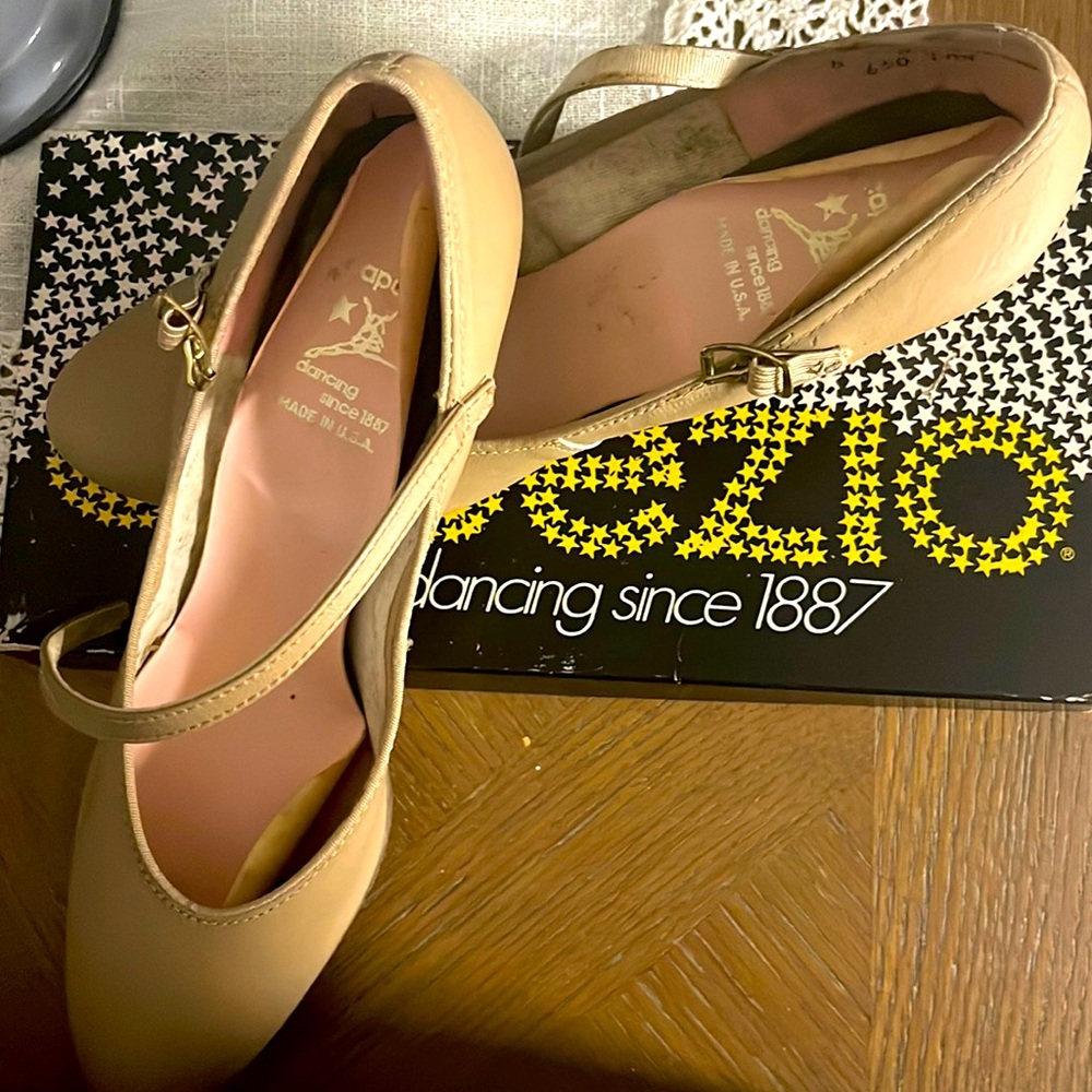 capezio dancing shoes